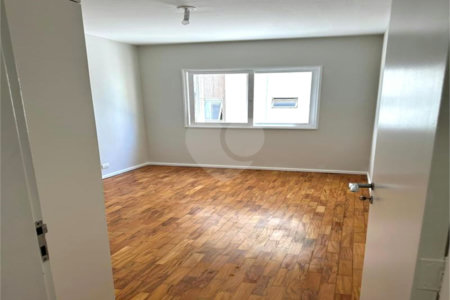 Apartamento à venda com 3 quartos, sendo 1 suíte, em Itaim Bibi, São Paulo, SP