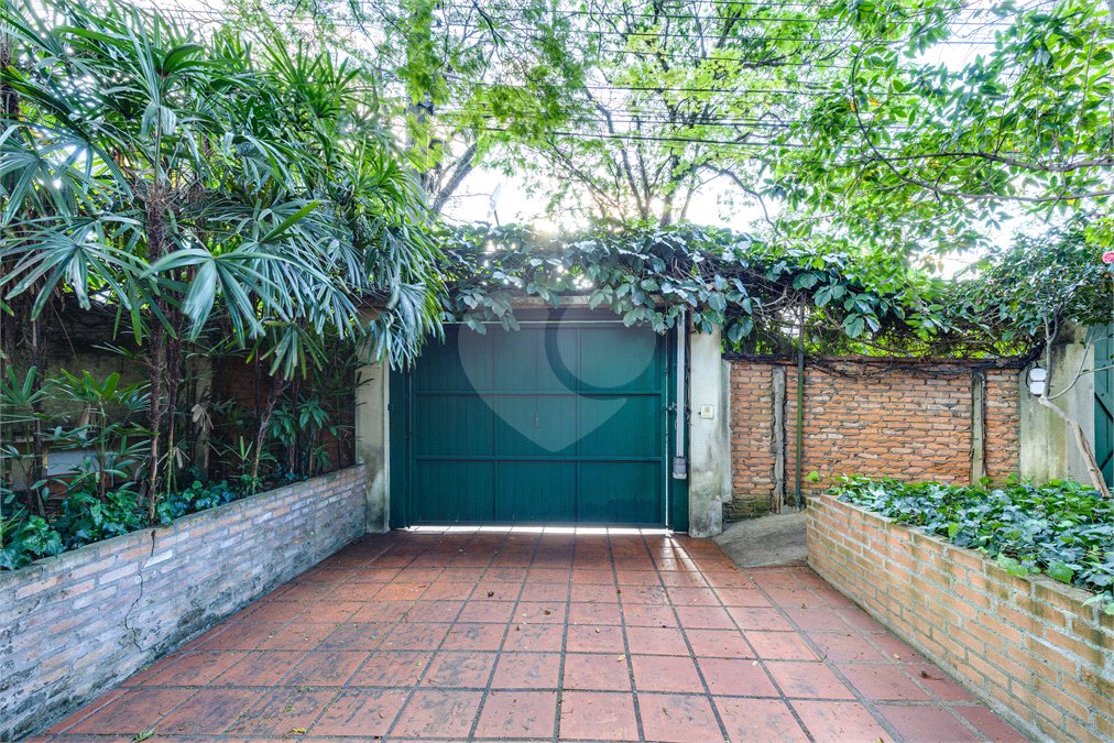 Casa Térrea à venda com 3 suítes em Jardim dos Estados, São Paulo, SP
