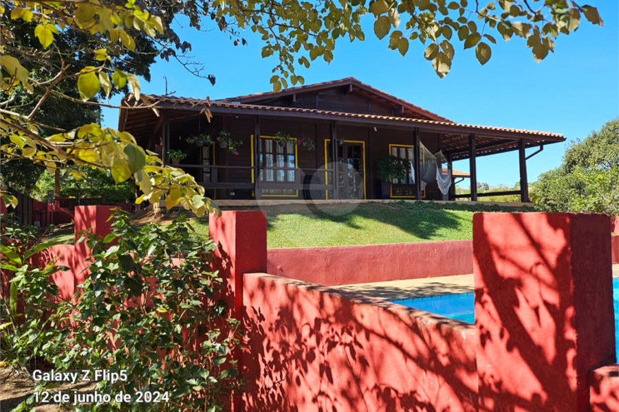 Casa à venda com 4 quartos, sendo 3 suítes, no condomínio Residncial Euroville, Carapicuíba - SP