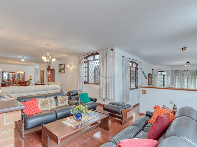 Casa Térrea à venda com 4 quartos, sendo 1 suíte,  em Jardim Prudência, São Paulo, SP