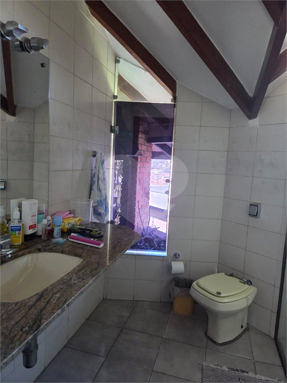 Casa à venda com 4 quartos, sendo 2 suítes, em Cidade São Francisco, São Paulo, SP