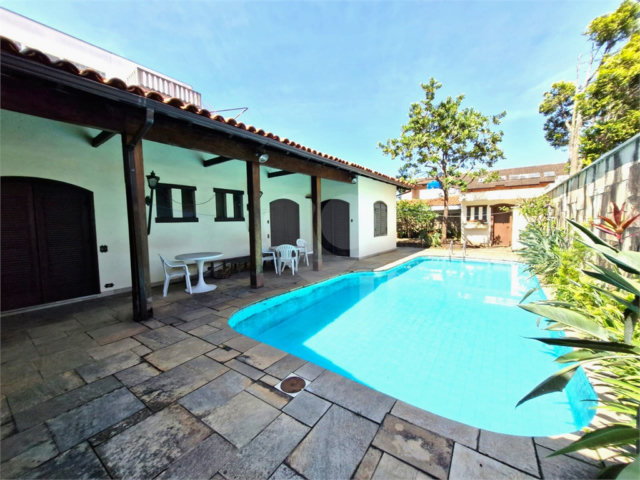 Casa Térrea à venda com 5 quartos, sendo 3 suítes,  em Granja Julieta, São Paulo, SP