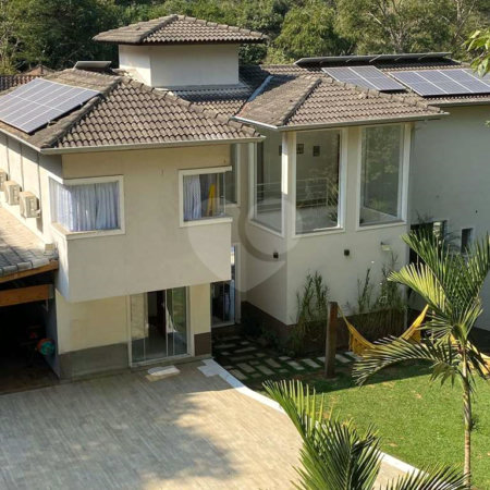 Casa à venda com 4 quartos, sendo 3 suítes, no condomínio Vilarejo, Carapicuíba - SP