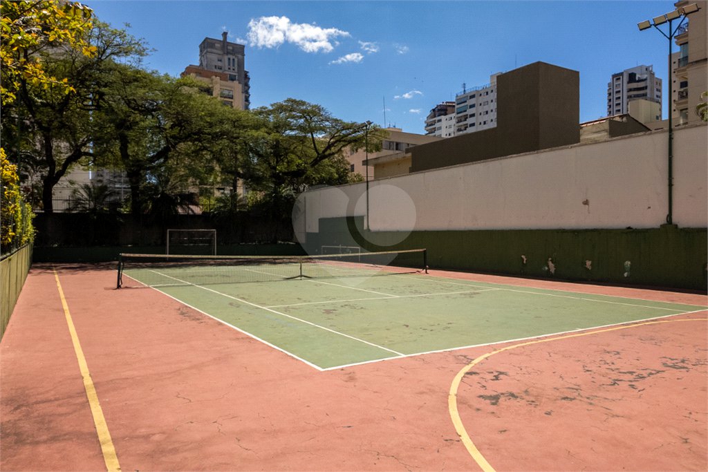 Apartamento à venda com 3 quartos, sendo 1 suíte, em Moema, São Paulo, SP