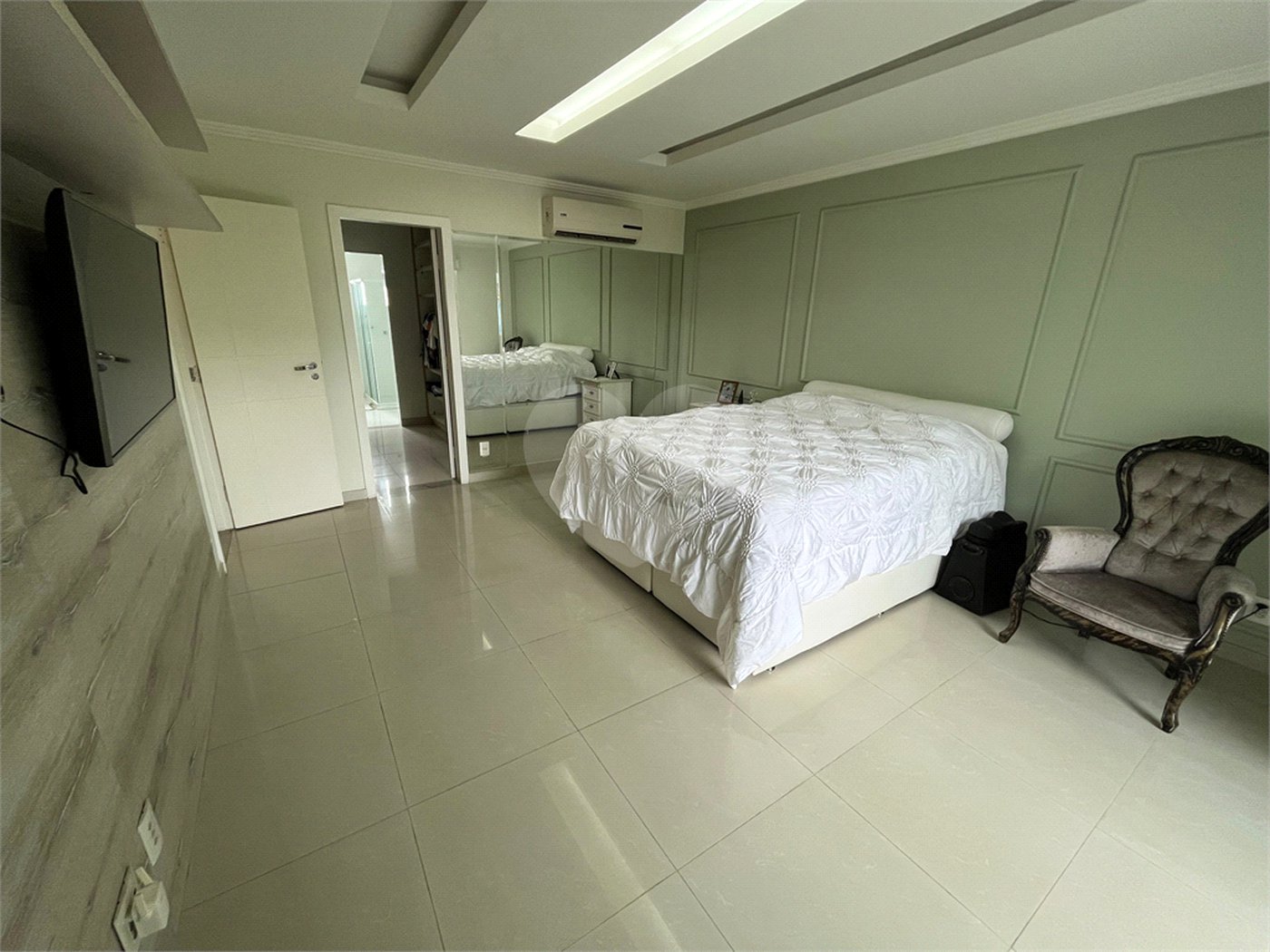 Casa à venda com 3 quartos, sendo 1 suíte, no condomínio Golden Village, Rio de Janeiro - RJ
