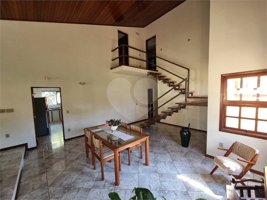 Casa à venda com 4 quartos, sendo 2 suítes, em Bosque, Vinhedo, SP