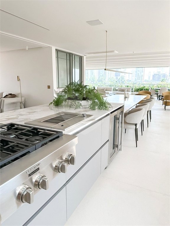 Apartamento à venda com 4 suítes em Vila Cordeiro, São Paulo, SP