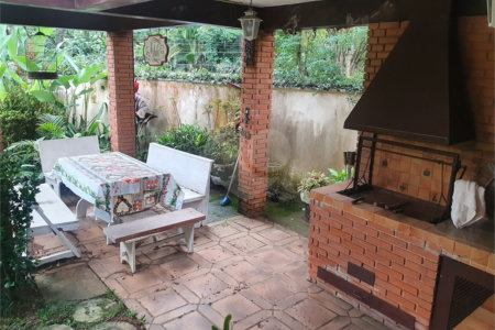 Casa à venda com 4 quartos, sendo 1 suíte, em Interlagos, São Paulo, SP