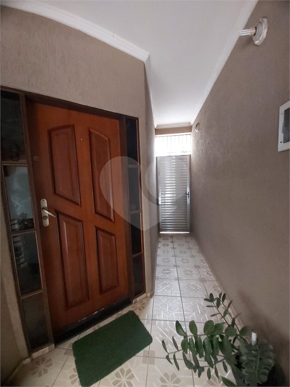 Sobrado à venda com 3 quartos, sendo 1 suíte,  em Vila Bernadotti, Mogi das Cruzes, SP