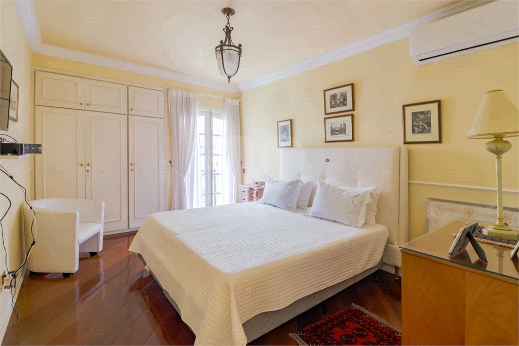 Casa à venda com 4 quartos, sendo 3 suítes, em Vila Sônia, São Paulo, SP