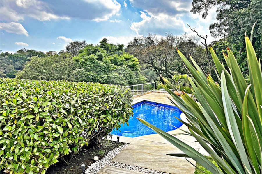 Casa à venda com 4 suítes no condomínio Residencial Jd. Ibiratiba, São Paulo - SP