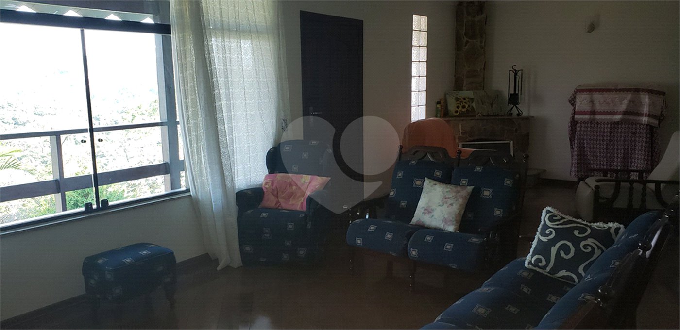 Casa à venda com 5 quartos, sendo 2 suítes, no condomínio Alpes da Cantareira, Mairiporã - SP