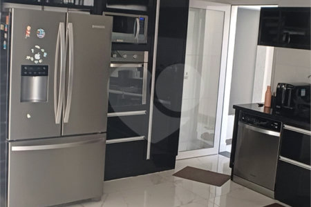 Casa à venda com 4 suítes no condomínio Parque da Figueiras, Mogi das Cruzes - SP