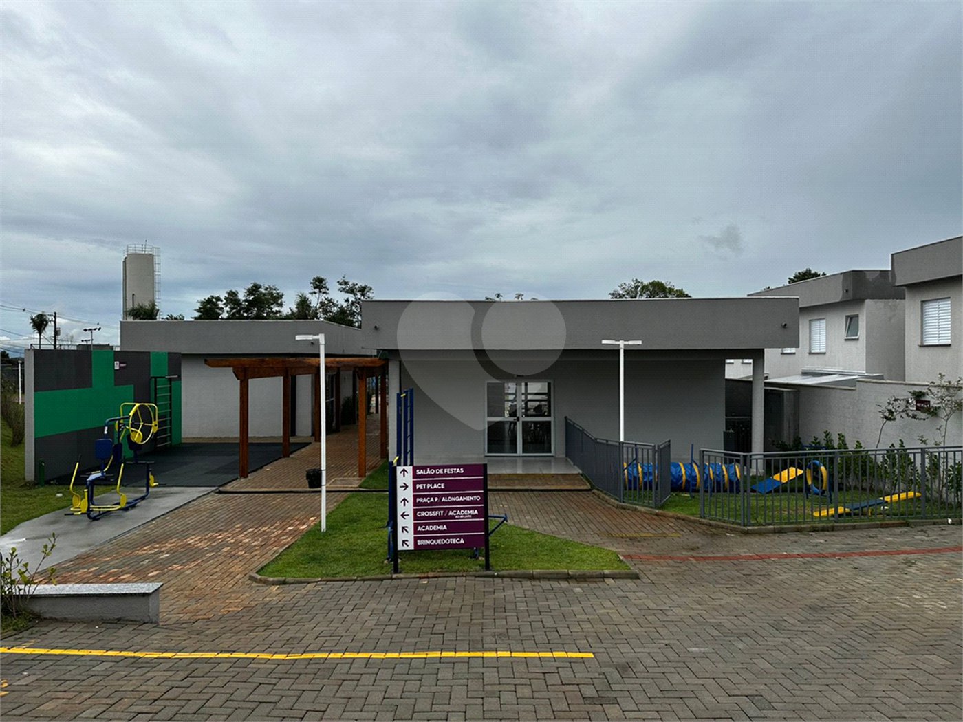 Casa à venda com 2 quartos no condomínio Vila das Paineiras, Suzano - SP