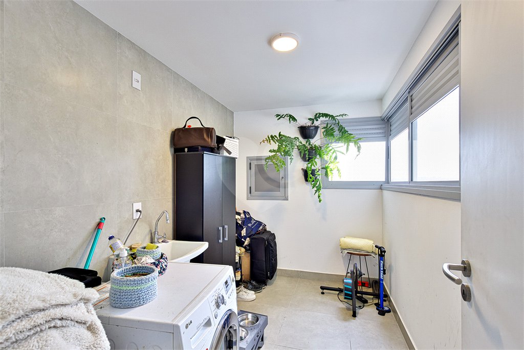 Apartamento à venda com 3 suítes em Jardim Marajoara, São Paulo, SP