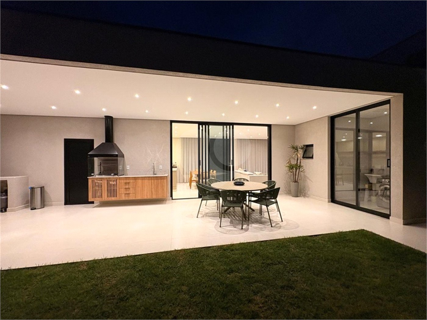 Casa à venda com 3 suítes no condomínio Helena Maria, Sorocaba - SP