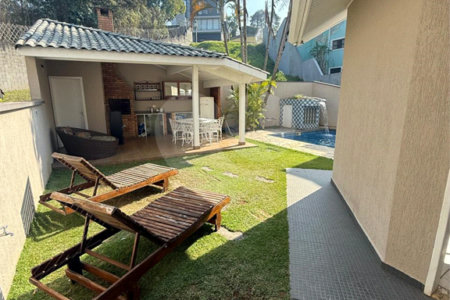 Casa à venda com 4 quartos, sendo 2 suítes,  no condomínio Arujá 5, Arujá - SP