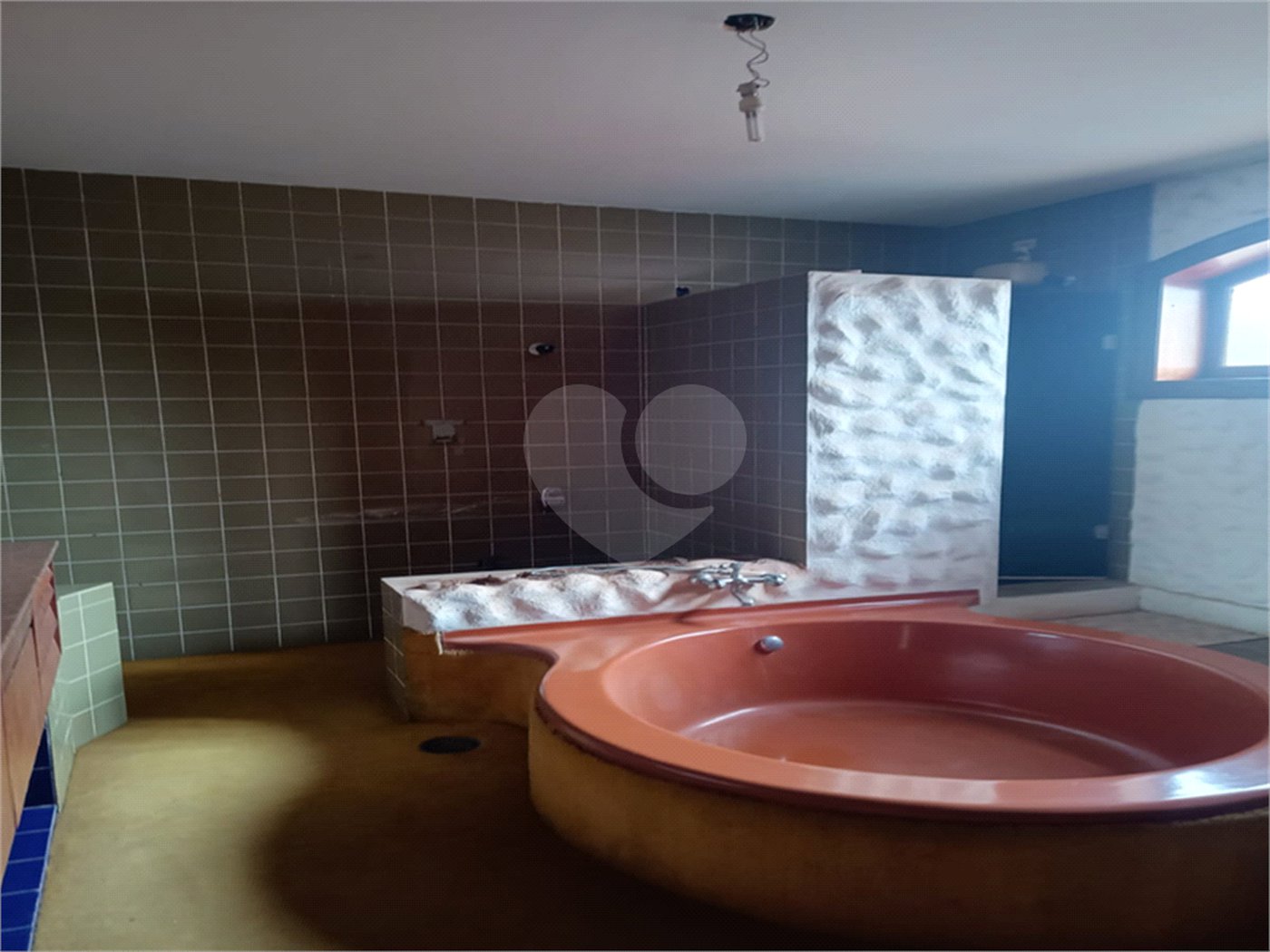 Casa à venda com 4 quartos, sendo 2 suítes, no condomínio Associação Reserva das Hortênsias, Mairiporã - SP