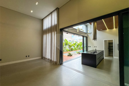 Casa à venda com 3 suítes no condomínio Villa dos Pinheiros, Indaiatuba - SP