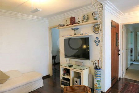 Apartamento à venda com 3 quartos, sendo 1 suíte,  em Real Parque, São Paulo, SP
