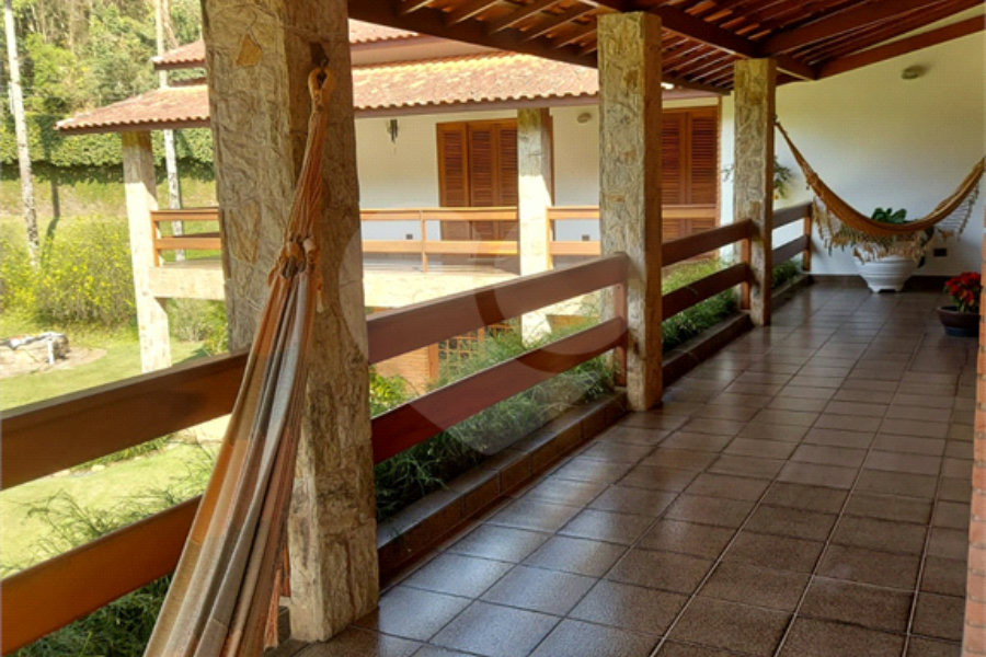 Sobrado à venda com 4 quartos, sendo 1 suíte, em Serra da Cantareira, Mairiporã, SP