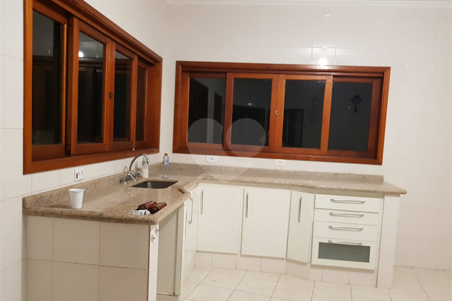 Casa à venda com 4 quartos, sendo 2 suítes, no condomínio Alpes da Cantareira, Mairiporã - SP