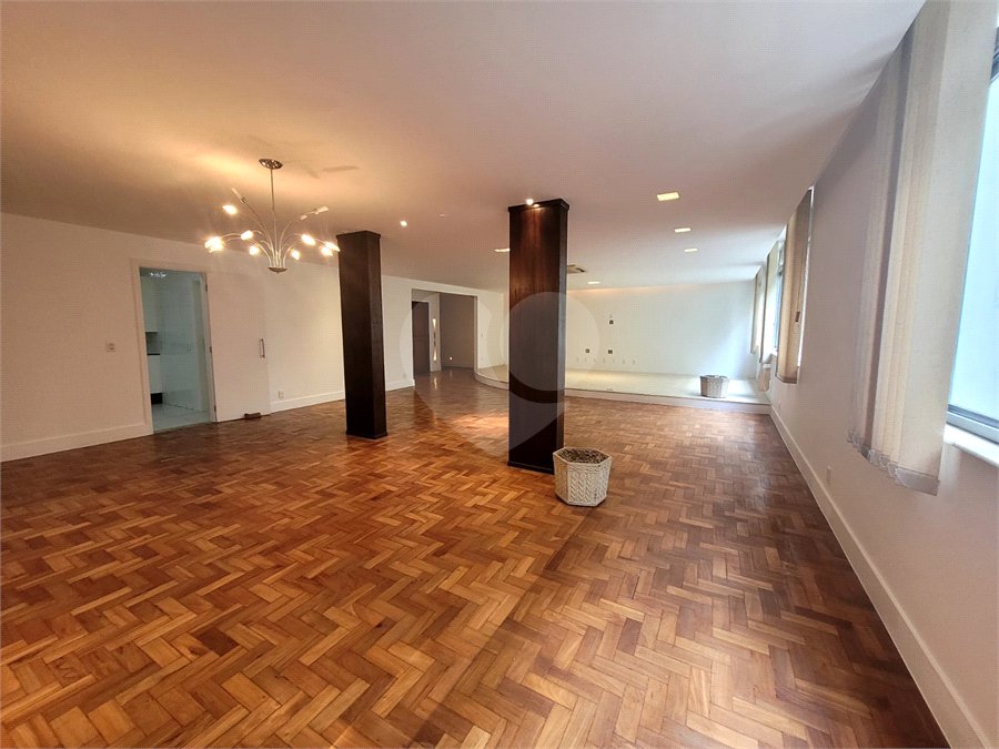 Apartamento à venda com 4 quartos, sendo 1 suíte, em Copacabana, Rio de Janeiro, RJ