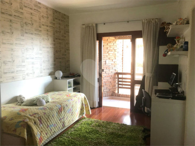 Casa à venda com 4 quartos, sendo 3 suítes,  no condomínio Alpes da Cantareira, Mairiporã - SP