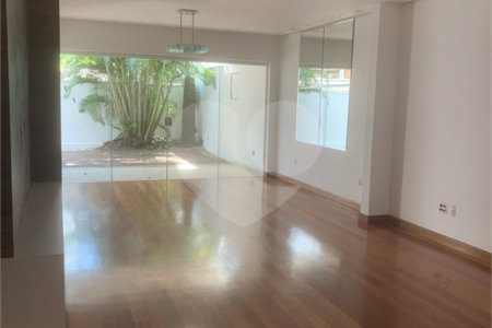 Casa à venda com 3 suítes no condomínio Villaggio Belvedere, São Paulo - SP