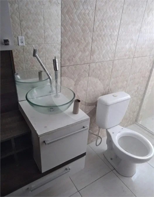Sobrado à venda com 3 quartos em Jardim Estela Mari, Cotia, SP