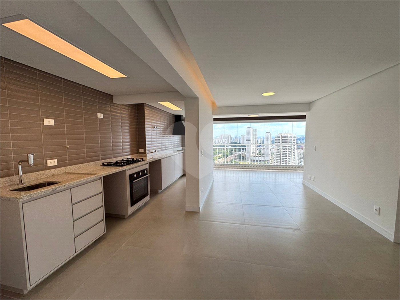 Apartamento à venda com 3 quartos, sendo 1 suíte,  em Vila Anastácio, São Paulo, SP