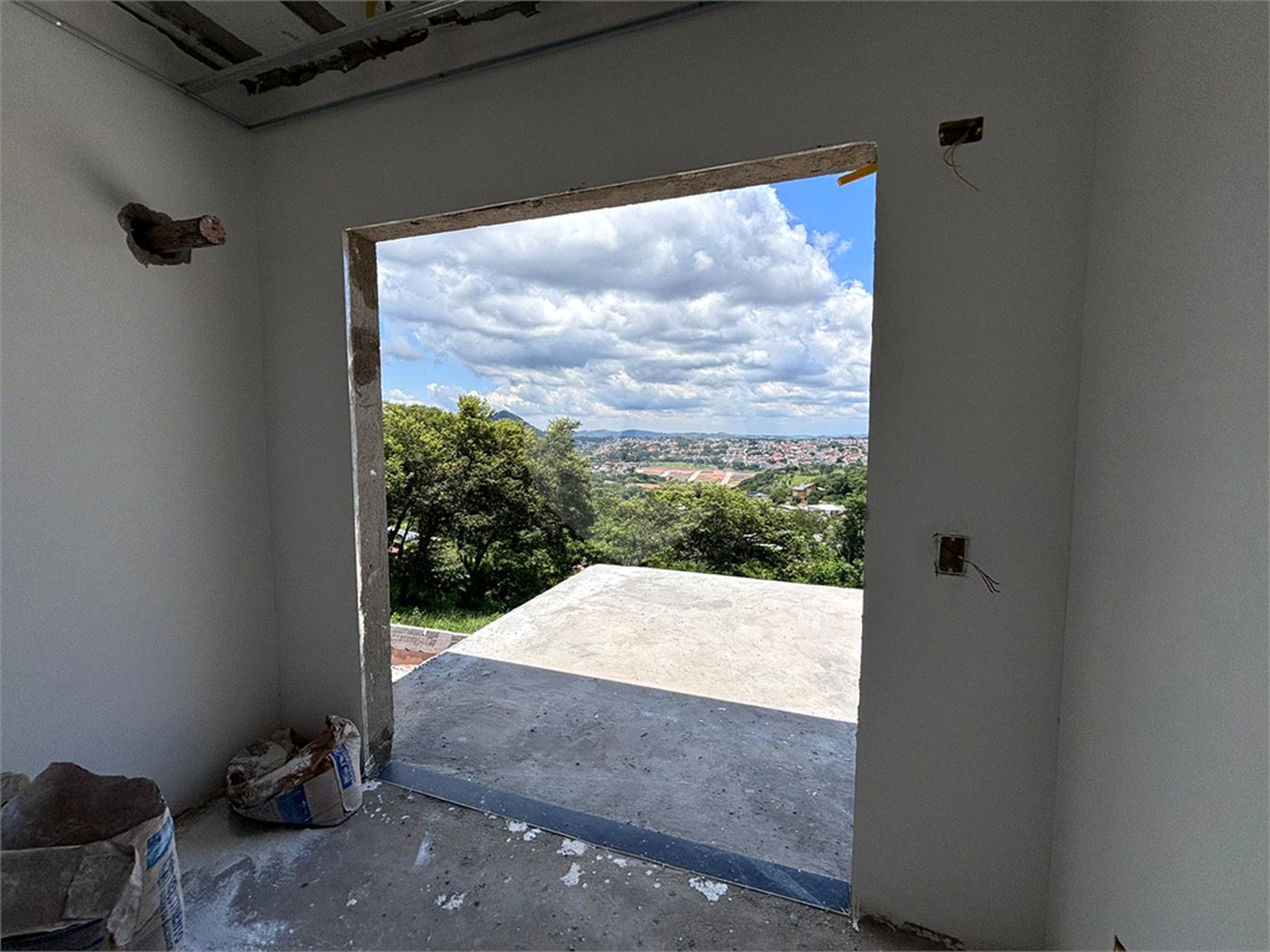 Casa à venda com 4 suítes no condomínio Itapora, Atibaia - SP