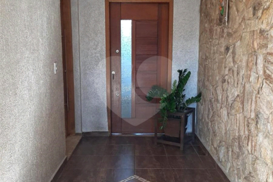 Sobrado à venda com 4 quartos, sendo 2 suítes, em Tremembé, São Paulo, SP