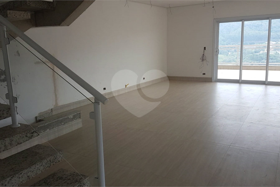 Casa à venda com 5 quartos, sendo 3 suítes,  em Serra da Cantareira, Mairiporã, SP