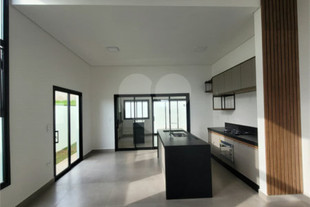 Casa à venda com 3 quartos, sendo 1 suíte, no condomínio Residencial Lagos D Icarai, Salto - SP