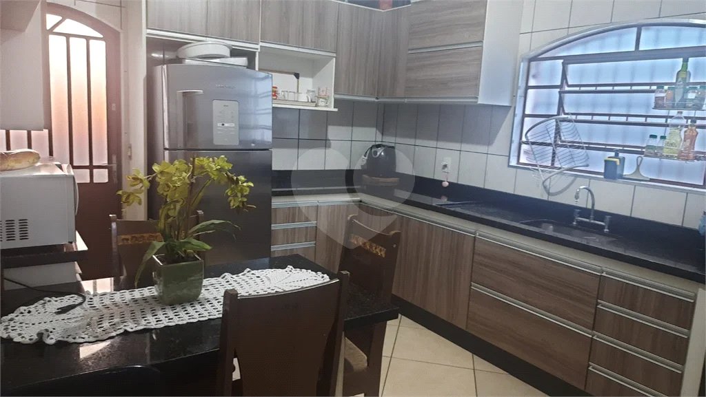 Sobrado à venda com 3 quartos, sendo 1 suíte, em Tremembé, São Paulo, SP