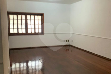 Sobrado à venda com 3 quartos, sendo 1 suíte, em Parque Residencial Rafael Alcalá, Porto Feliz, SP