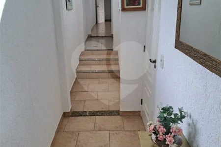 Casa Ampla com 5 Dormitórios, Piscina e Lazer Completo em Terreno de 1.260 m²