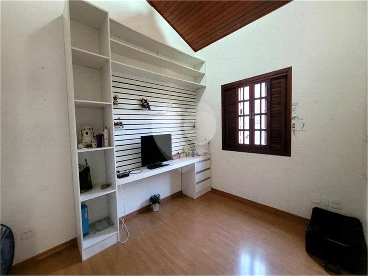 Casa à venda com 4 quartos, sendo 1 suíte, no condomínio Alpes da Cantareira, Mairiporã - SP