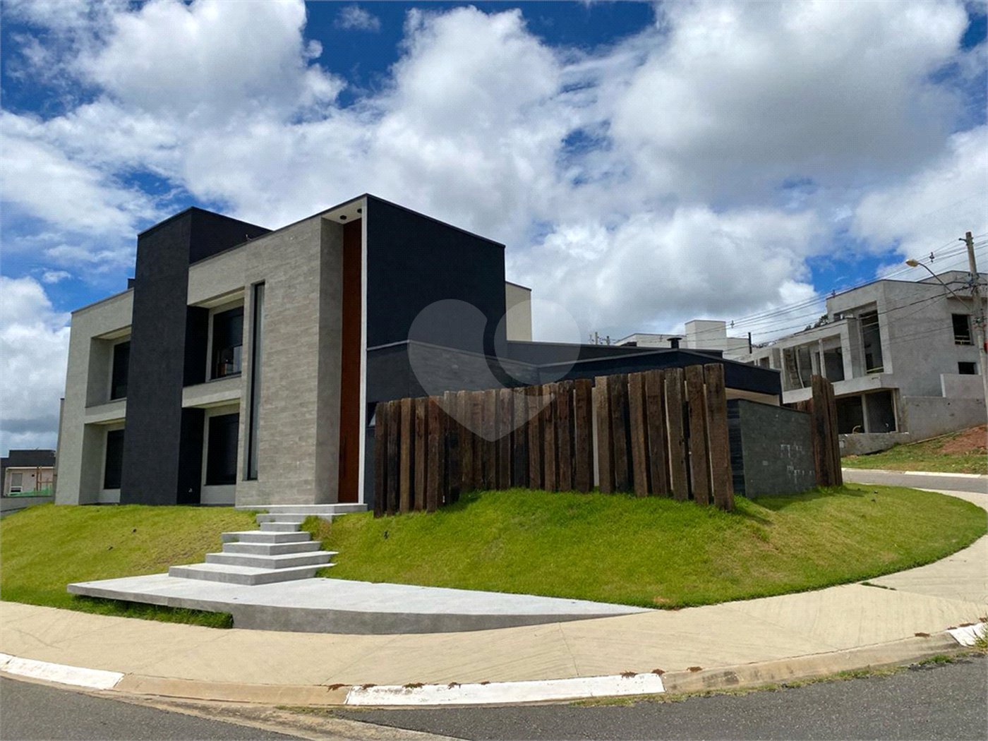 Terreno à venda com 4 suítes no condomínio Residencial Veneza, Mogi das Cruzes - SP