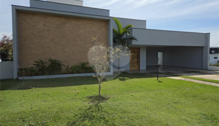 Casa à venda com 3 suítes no condomínio Village Ipanema I, Araçoiaba da Serra - SP