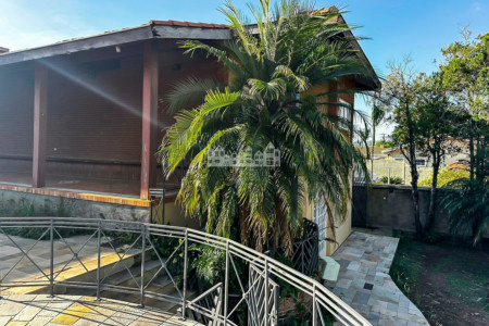 Casa à venda com 4 suítes em Vila Petrópolis, Atibaia, SP