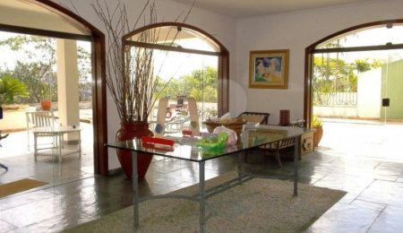 Sobrado à venda com 4 quartos, sendo 2 suítes,  em Jardim Leonor, São Paulo, SP