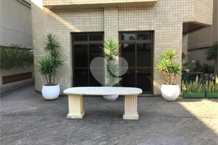 Apartamento à venda ou para alugar com 4 quartos, sendo 1 suíte, em Pinheiros, São Paulo, SP