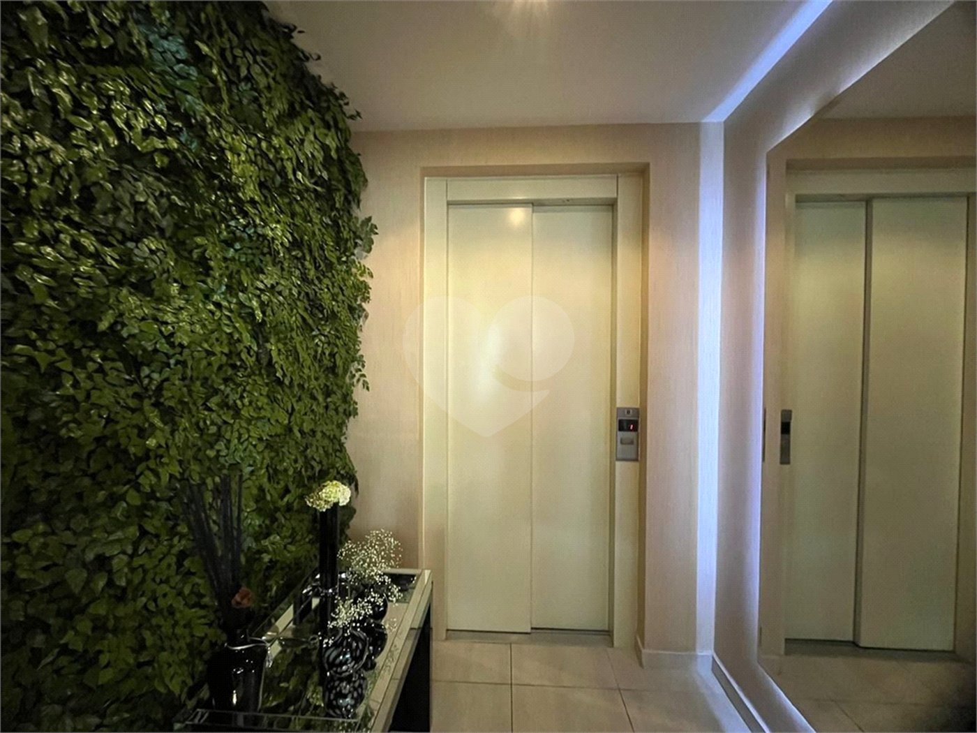 Apartamento á venda com 200m² - Bosque da Saúde