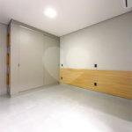 Indaiatuba - Jardim Bom sucesso - Área total: 150m² - Área construída: 115m² - 3 dormitórios sendo 1 suíte com armário planejado;Sala para dois ambientes; Banheiros com box gabinetes e espelhos; Área gourmet com churrasqueira a carvão e móveis planejados; Lavanderia coberta; Ar condicionado na sala
