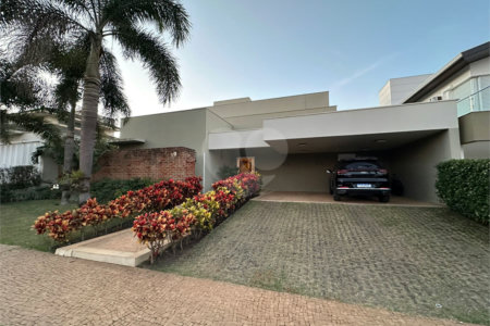 Casa a venda no condomínio Damha II