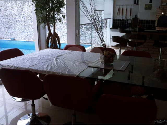 Casa à venda com 4 quartos, sendo 2 suítes,  no condomínio Cond Residencial Villagio da Serra, São Paulo - SP