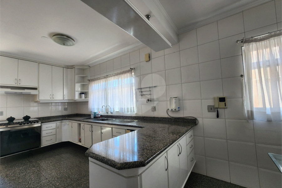 Sobrado à venda com 3 quartos, sendo 1 suíte, em Vila Constança, São Paulo, SP