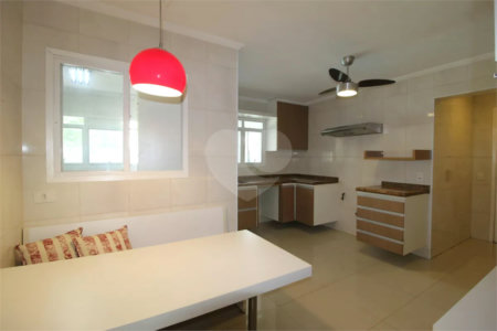 Apartamento à venda com 3 quartos, sendo 1 suíte,  em Vila Uberabinha, São Paulo, SP